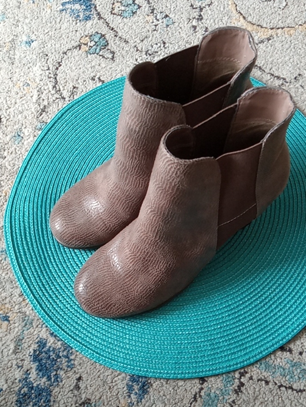 A2 by Aerosoles Women’s Textured Ankle Boots-NEW